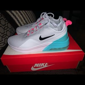 Women’s Nike Air Max Size 9